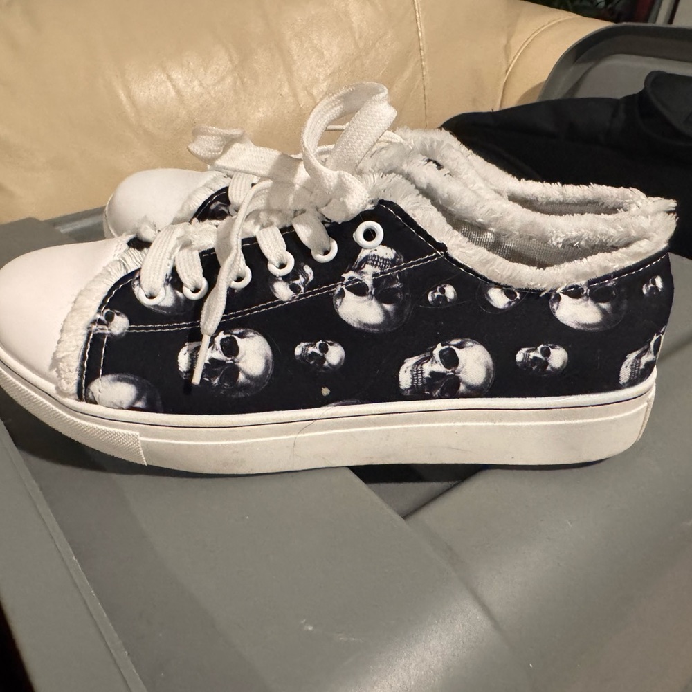 Women’s size 39 Skull Print Sneakers - Black and White